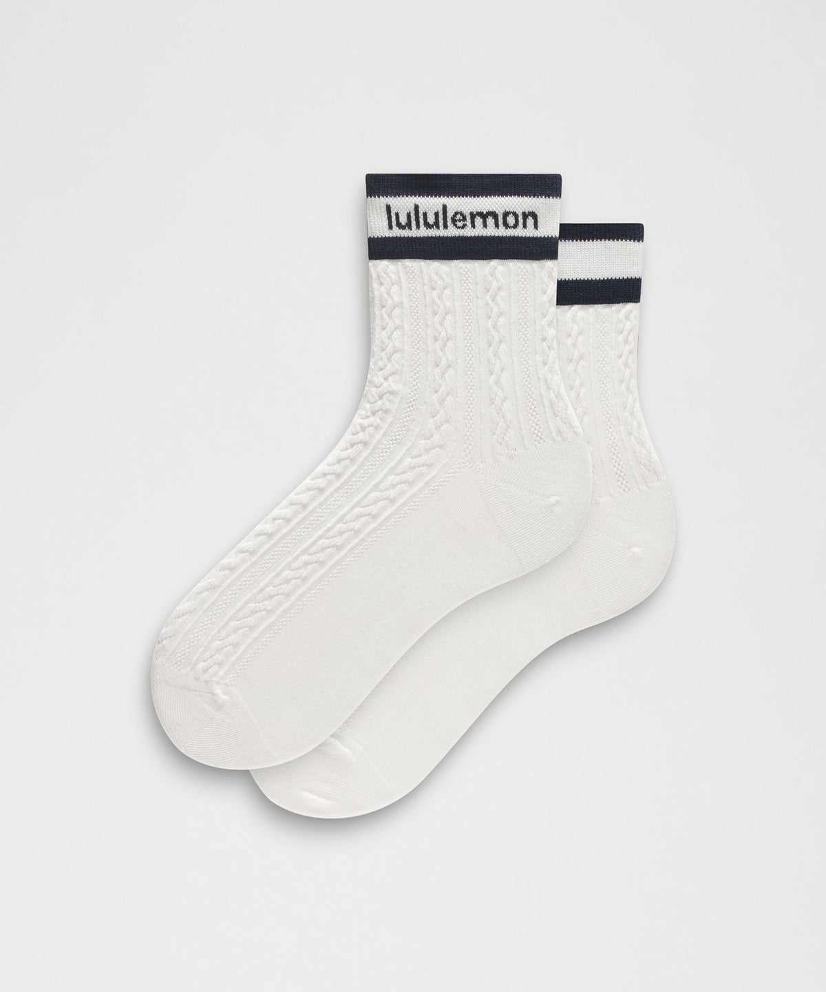 Unisex Cable-Knit Quarter Socks
