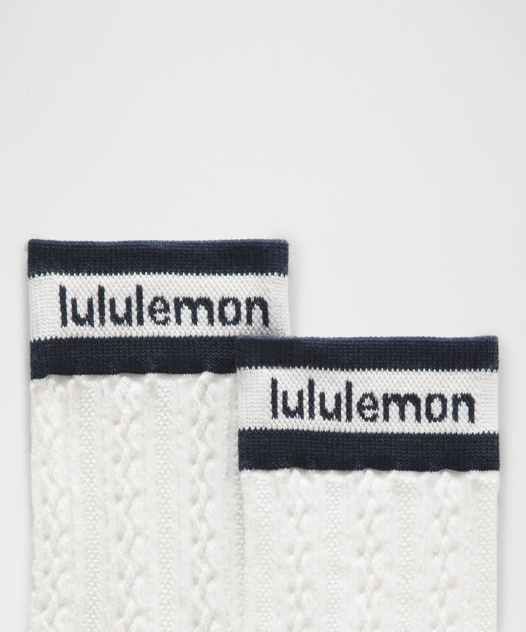Unisex Cable-Knit Quarter Socks