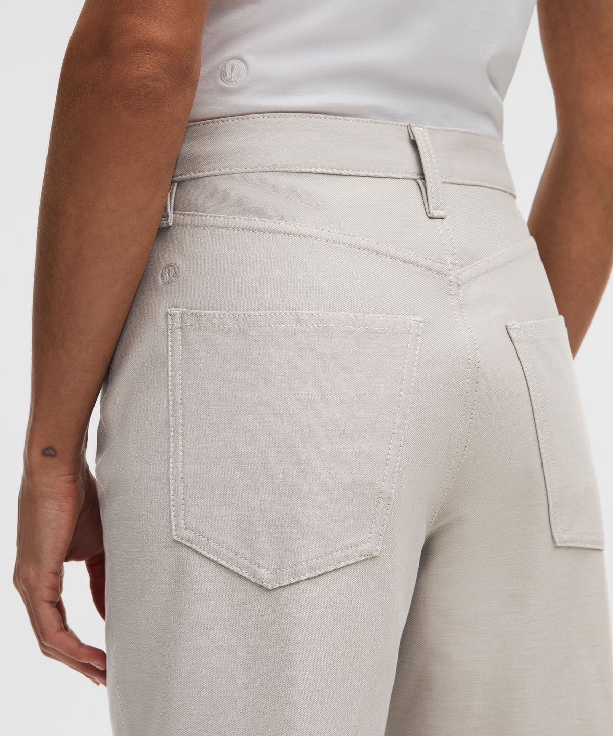 EasyFive Mid-Rise Relaxed-Straight PantShort