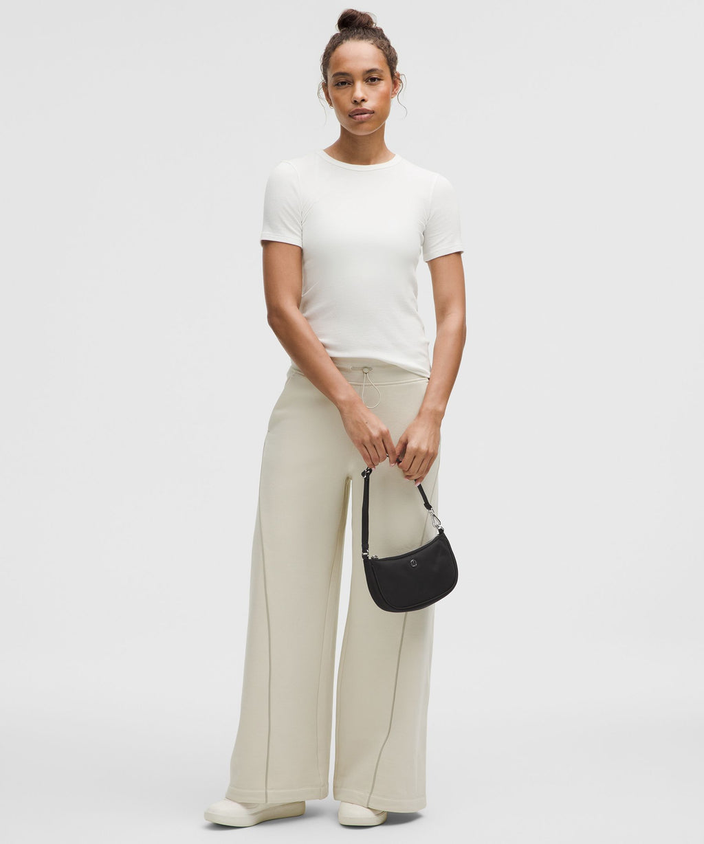 City Essentials Mini Shoulder Bag 1L