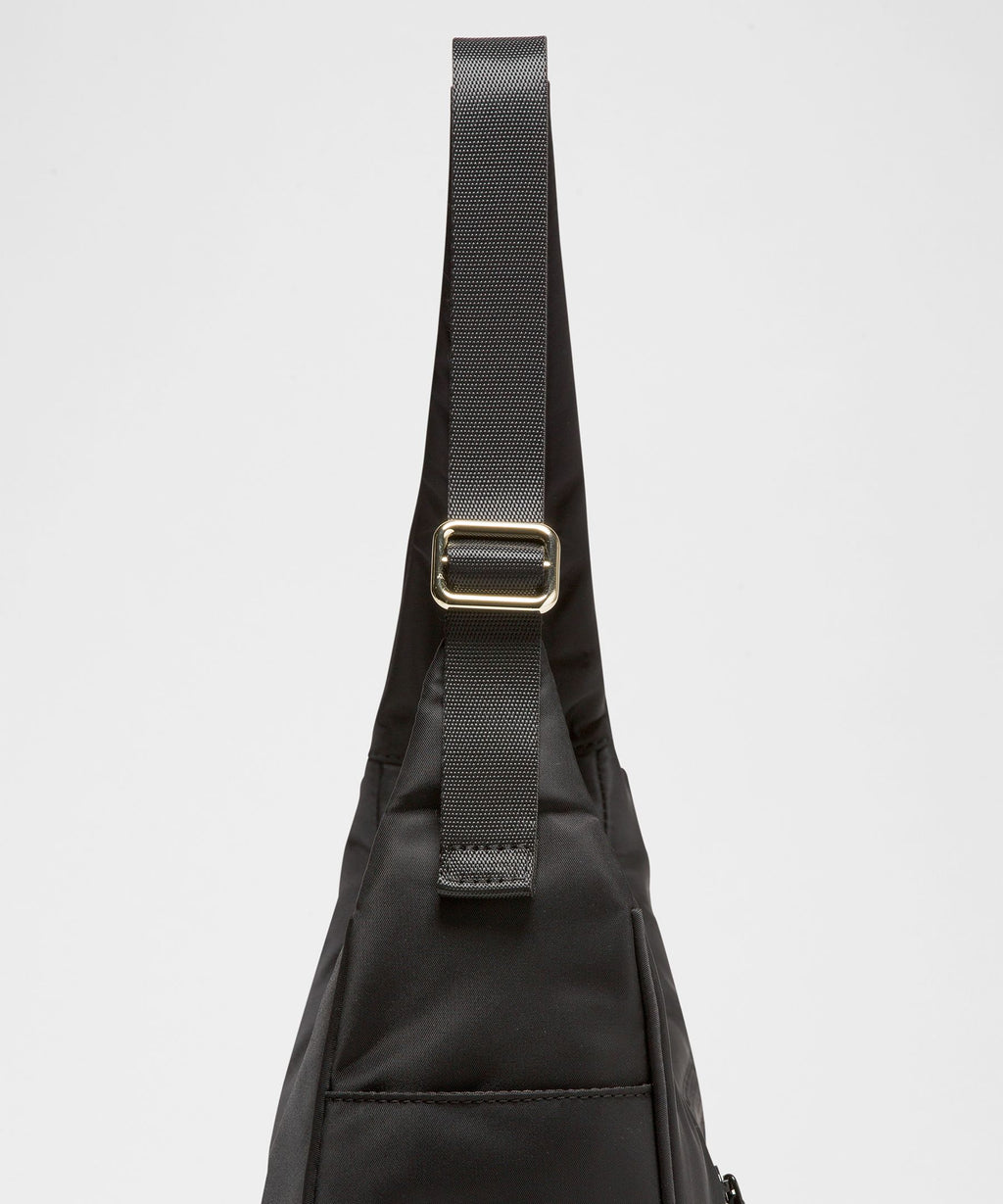 City Essentials Shoulder Bag 4L
