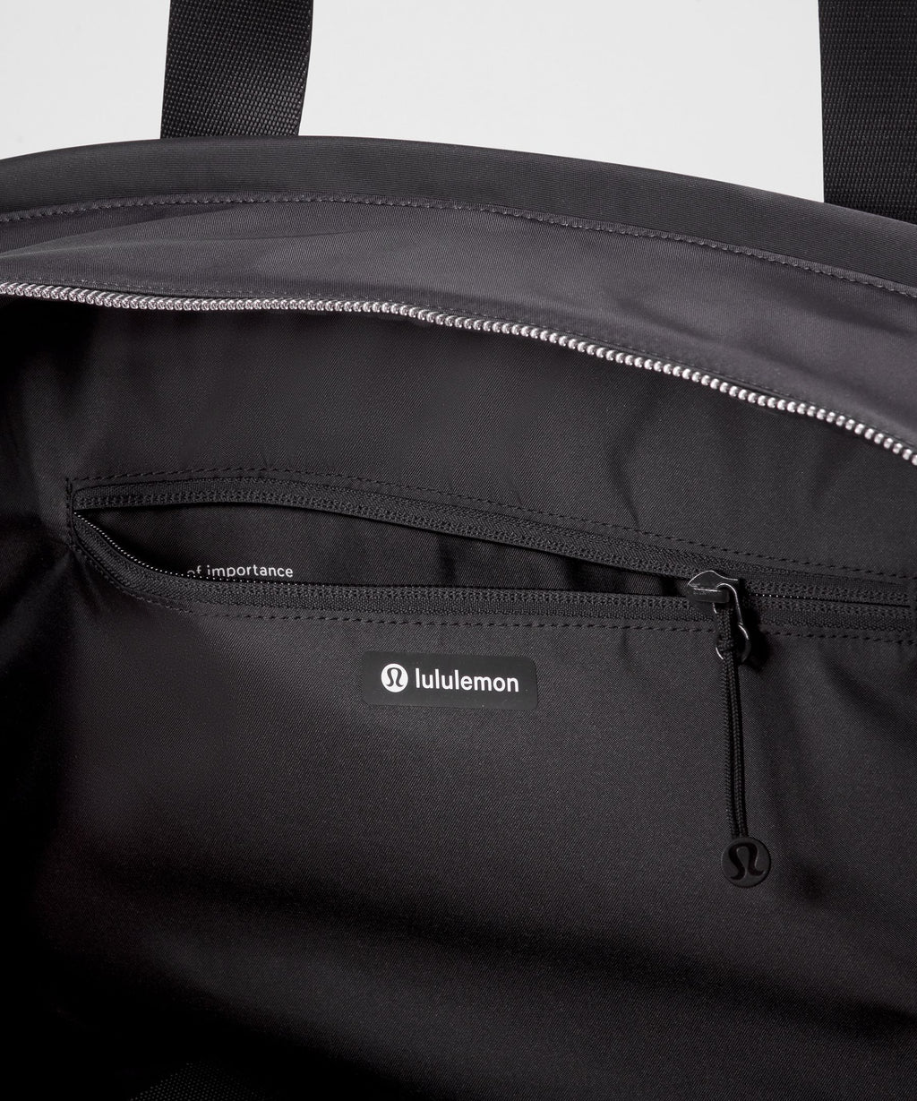 City Essentials Duffle Bag 28L